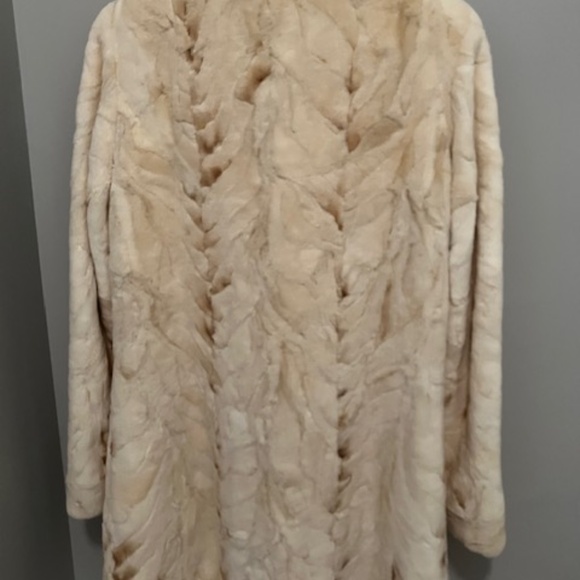 Sheared Reversible Mink Coat (S) EXCELLENT CONDITION! WORE ONLY ONCE! $4000 Orig - Picture 2 of 14